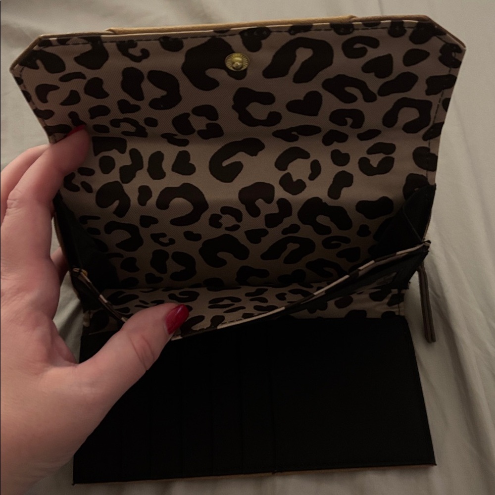 Jessica Simpson Wallet Perfect For Fall - Picture 3 of 5